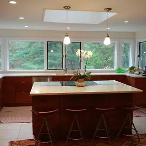 Holiday home 5-br Skylit Contemporary On 3 Forested Acres, Armonk